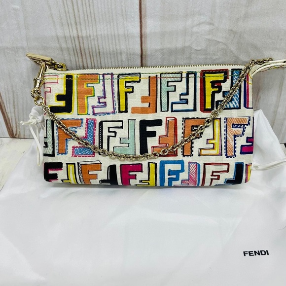 Meet your Posher, Agnes - Picture 7 of 16